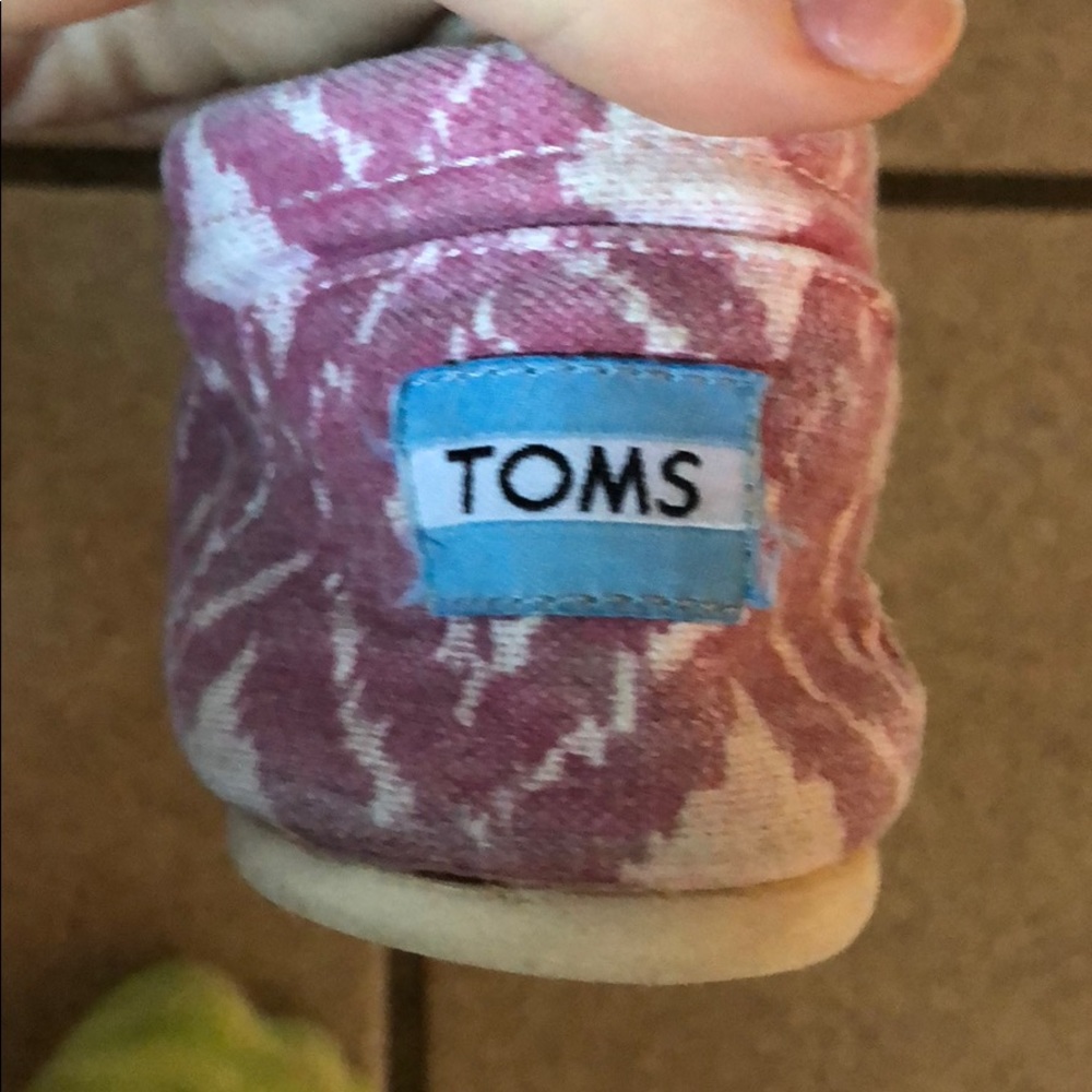 Toms - Picture 3 of 4